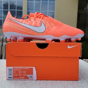 Mens 11 Nike Phantom Venom Academy soccer cleats